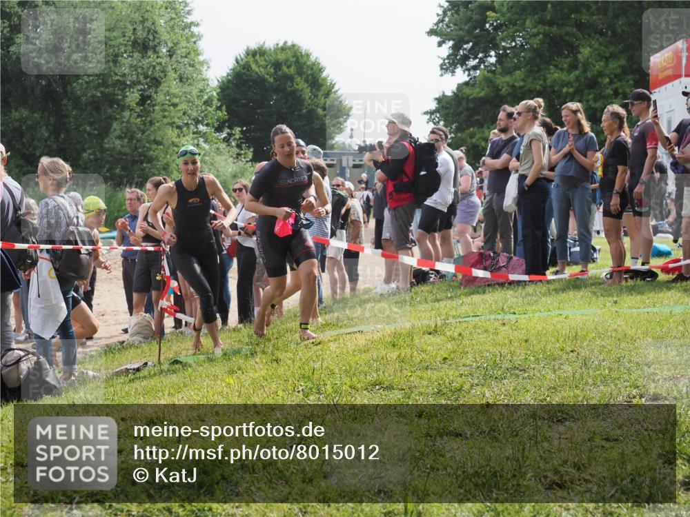 15.06.2025 - 27. Vierlanden-Triathlon KatJ http://msf.ph/oto/8015012 15.06.2025 10:15:25 Schwimmen 507, 542, 554, 555, 579, 613, 631 meine-sportfotos.de