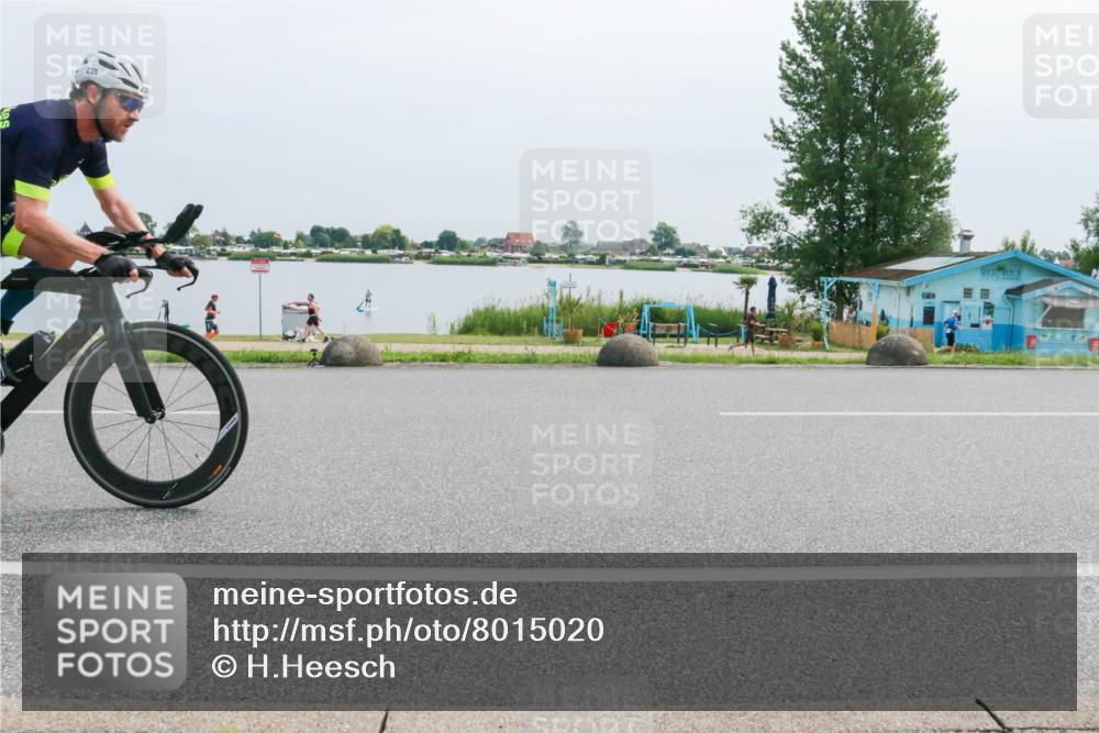 15.06.2025 - 27. Vierlanden-Triathlon H.Heesch http://msf.ph/oto/8015020 15.06.2025 11:12:21 Radfahren 235, 474, 854 meine-sportfotos.de