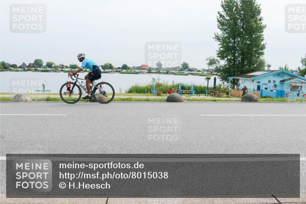 15.06.2025 - 27. Vierlanden-Triathlon H.Heesch http://msf.ph/oto/8015038 15.06.2025 11:12:23 Radfahren 235, 637, 699, 854 meine-sportfotos.de
