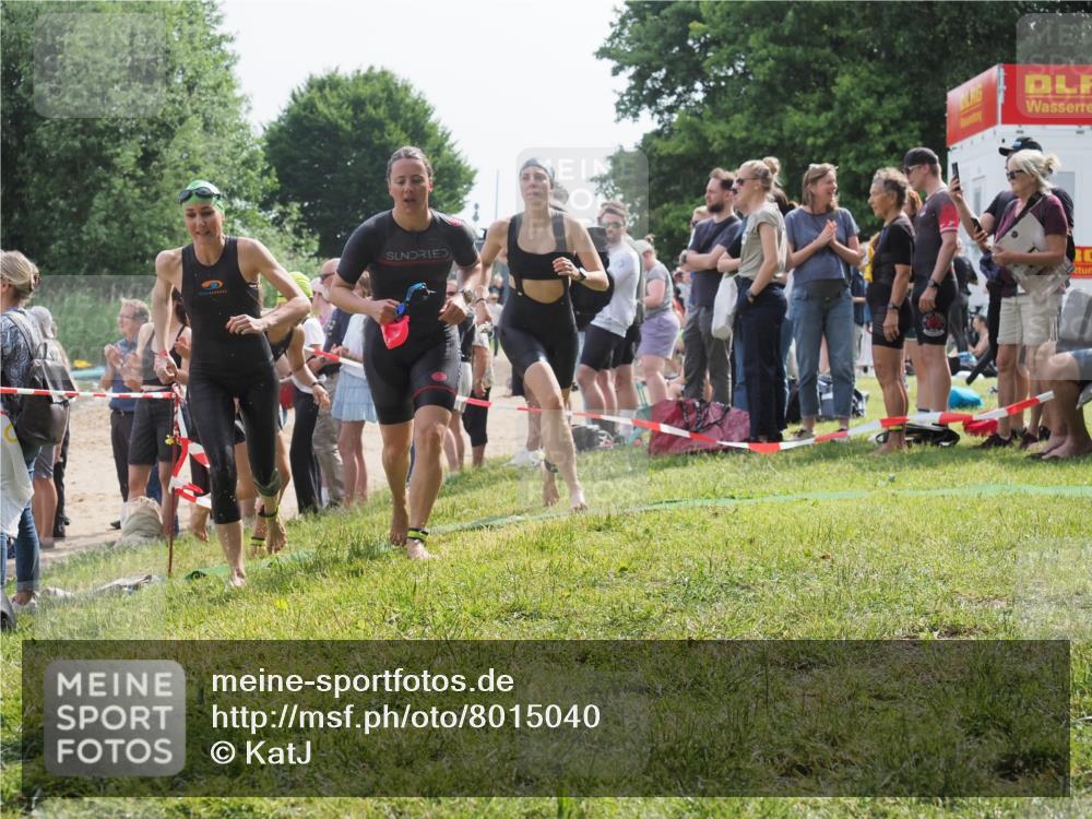 15.06.2025 - 27. Vierlanden-Triathlon KatJ http://msf.ph/oto/8015040 15.06.2025 10:15:25 Schwimmen 507, 542, 554, 555, 579, 613, 631 meine-sportfotos.de