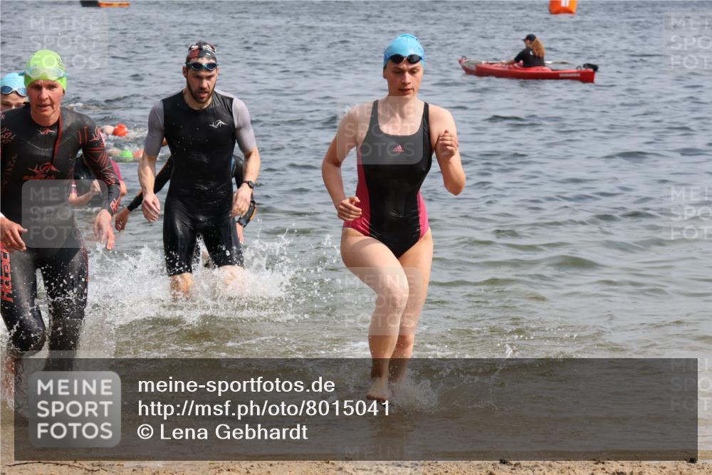 15.06.2025 - 27. Vierlanden-Triathlon Lena Gebhardt http://msf.ph/oto/8015041 15.06.2025 10:14:50 Schwimmen 476, 521, 525, 546, 559, 570, 592, 593, 605, 608, 1397 meine-sportfotos.de