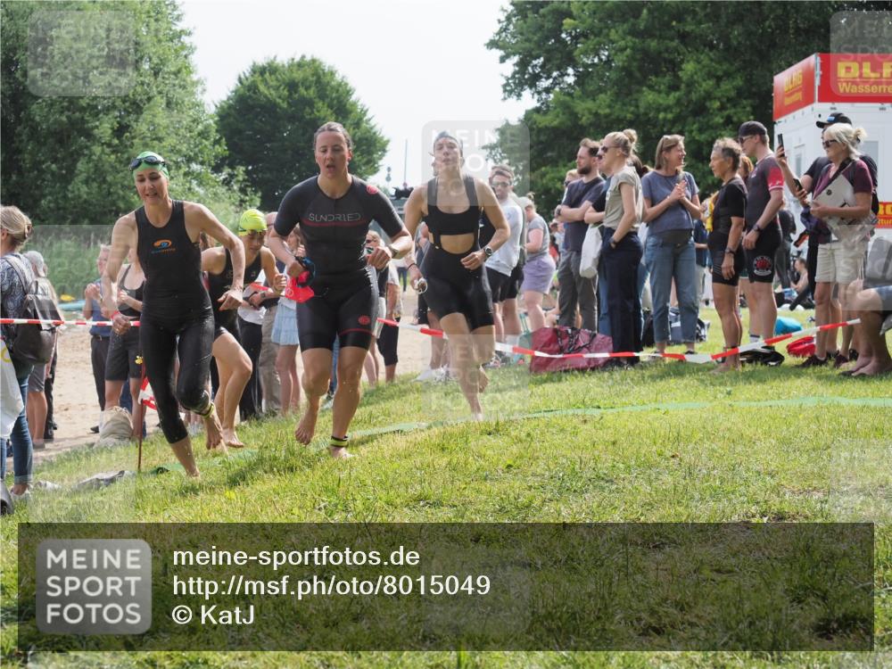 15.06.2025 - 27. Vierlanden-Triathlon KatJ http://msf.ph/oto/8015049 15.06.2025 10:15:26 Schwimmen 507, 542, 554, 555, 579, 613, 631 meine-sportfotos.de