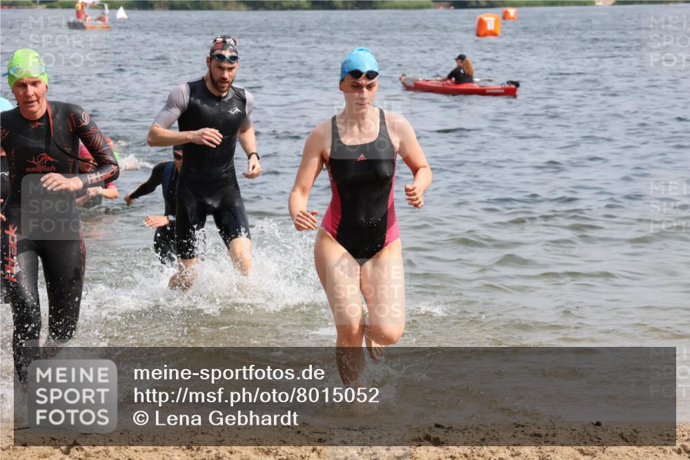 15.06.2025 - 27. Vierlanden-Triathlon Lena Gebhardt http://msf.ph/oto/8015052 15.06.2025 10:14:50 Schwimmen 476, 521, 525, 546, 559, 570, 592, 593, 605, 608, 1397 meine-sportfotos.de