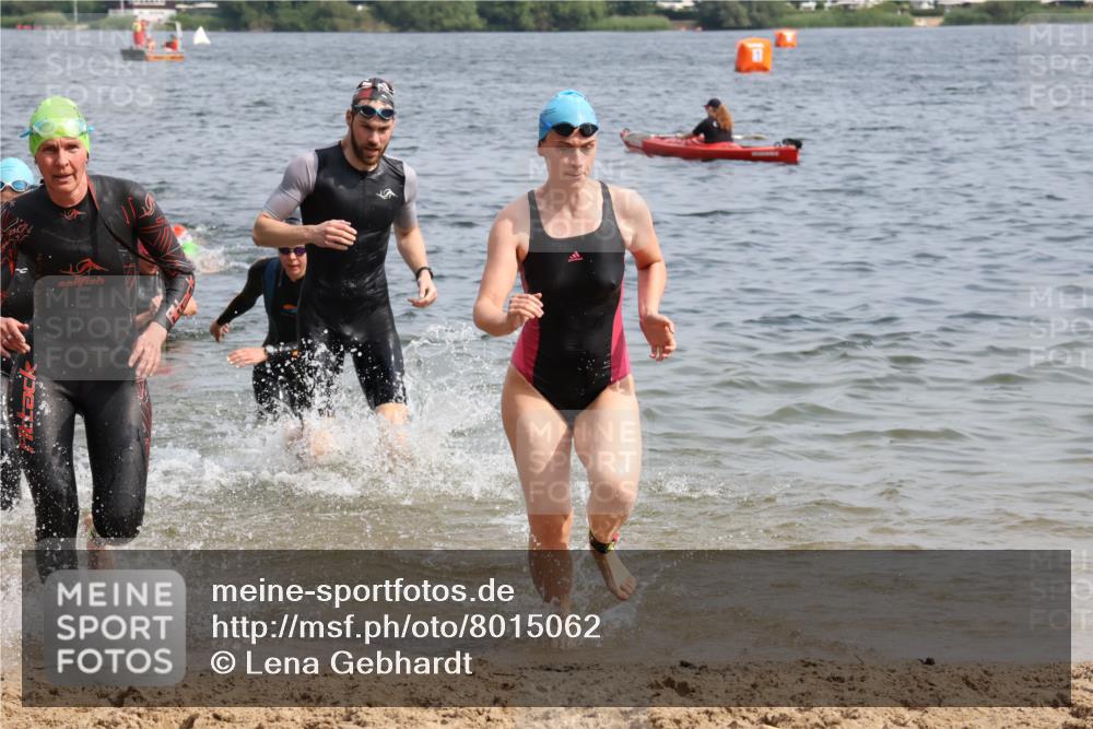 15.06.2025 - 27. Vierlanden-Triathlon Lena Gebhardt http://msf.ph/oto/8015062 15.06.2025 10:14:51 Schwimmen 476, 521, 525, 528, 546, 559, 570, 592, 593, 605, 608, 1397 meine-sportfotos.de