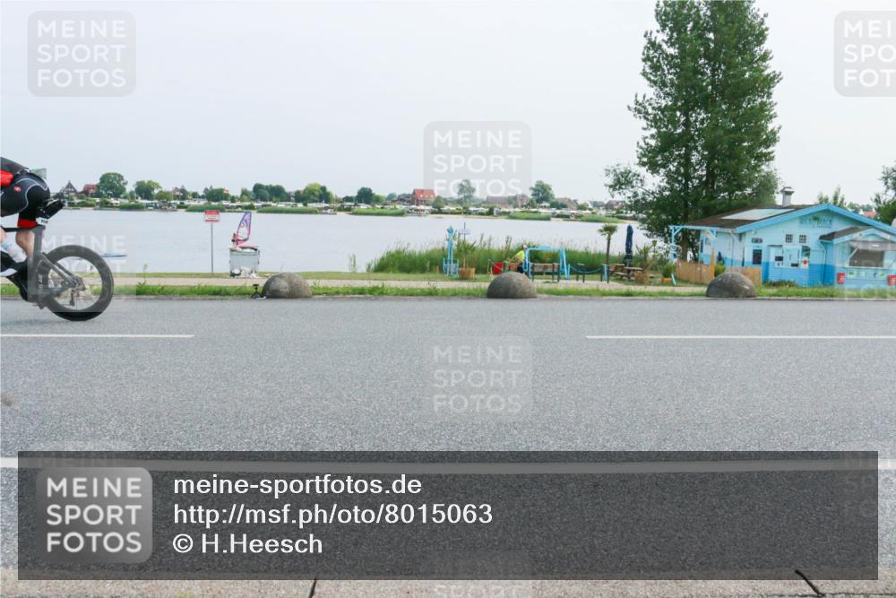 21.06.2025 - 27. Vierlanden-Triathlon H.Heesch http://msf.ph/oto/8015063 15.06.2025 11:52:07 Radfahren 645, 658 meine-sportfotos.de