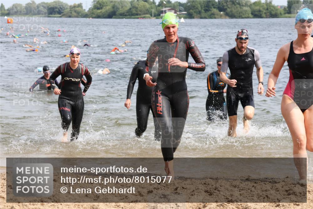 15.06.2025 - 27. Vierlanden-Triathlon Lena Gebhardt http://msf.ph/oto/8015077 15.06.2025 10:14:51 Schwimmen 476, 521, 525, 528, 546, 559, 570, 592, 593, 605, 608, 1397 meine-sportfotos.de