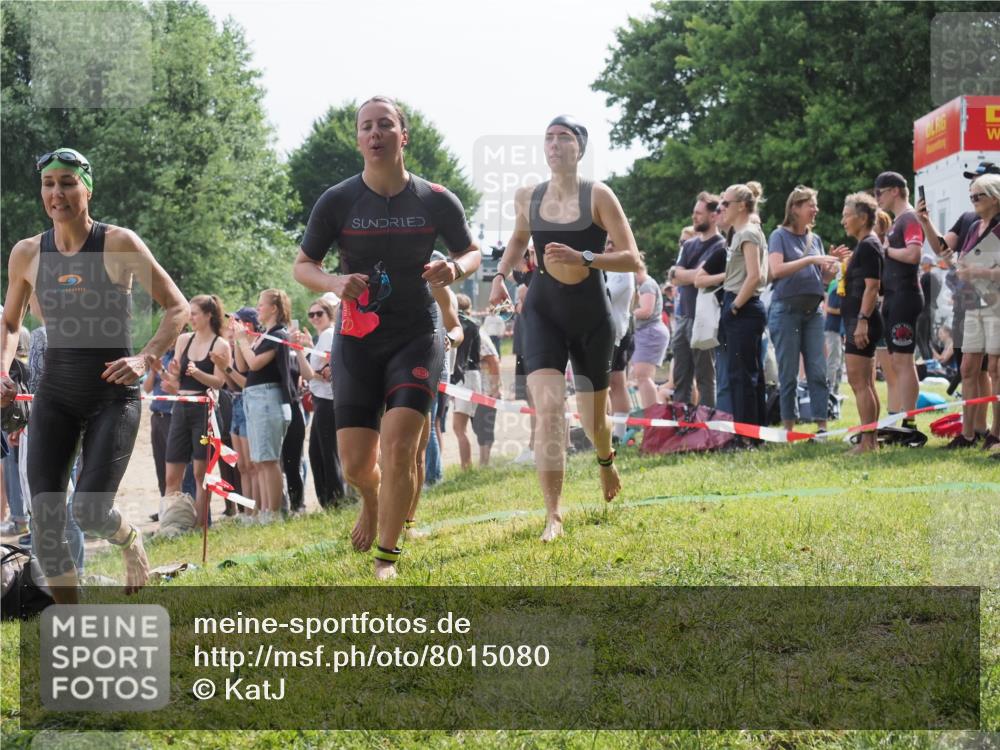 15.06.2025 - 27. Vierlanden-Triathlon KatJ http://msf.ph/oto/8015080 15.06.2025 10:15:26 Schwimmen 507, 542, 554, 555, 579, 613, 631 meine-sportfotos.de