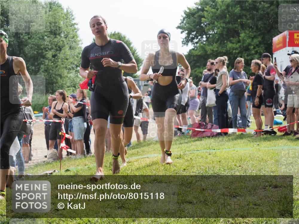 15.06.2025 - 27. Vierlanden-Triathlon KatJ http://msf.ph/oto/8015118 15.06.2025 10:15:26 Schwimmen 507, 542, 554, 555, 579, 613, 631 meine-sportfotos.de