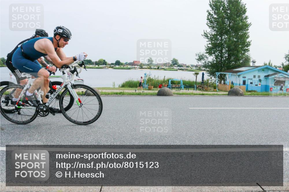 21.06.2025 - 27. Vierlanden-Triathlon H.Heesch http://msf.ph/oto/8015123 15.06.2025 11:52:27 Radfahren 861, 951 meine-sportfotos.de