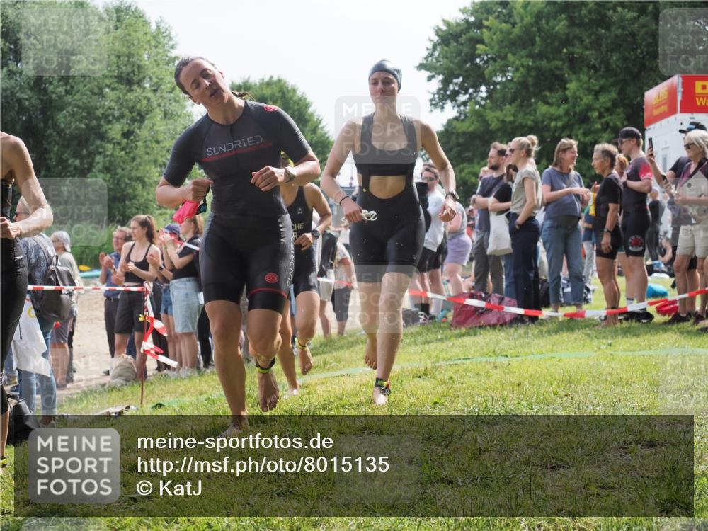 15.06.2025 - 27. Vierlanden-Triathlon KatJ http://msf.ph/oto/8015135 15.06.2025 10:15:27 Schwimmen 507, 542, 554, 579, 613, 631 meine-sportfotos.de