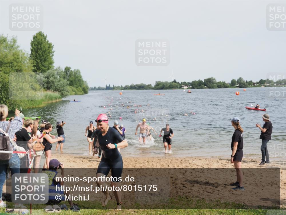 21.06.2025 - 27. Vierlanden-Triathlon MichiJ http://msf.ph/oto/8015175 15.06.2026 10:16:25 Schwimmen 477, 487, 491, 494, 499, 523, 526, 549, 574, 611, 614, 634 meine-sportfotos.de