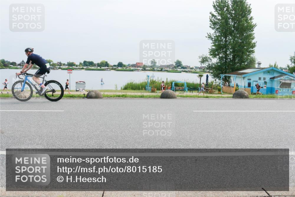 15.06.2025 - 27. Vierlanden-Triathlon H.Heesch http://msf.ph/oto/8015185 15.06.2025 11:12:32 Radfahren 82, 222, 696, 810 meine-sportfotos.de
