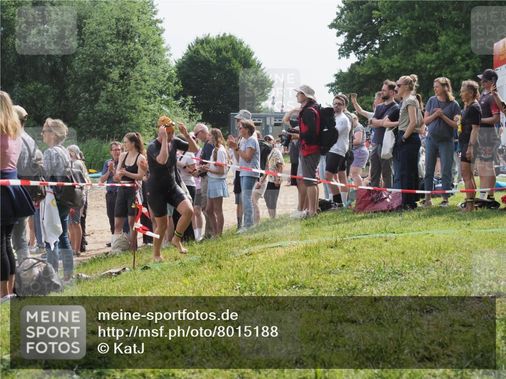 15.06.2025 - 27. Vierlanden-Triathlon KatJ http://msf.ph/oto/8015188 15.06.2025 10:15:29 Schwimmen 508, 542, 554, 579, 613, 620, 631 meine-sportfotos.de
