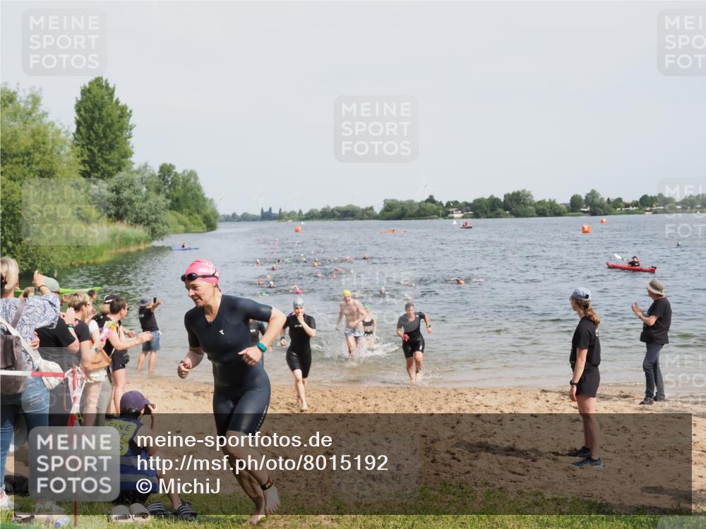 21.06.2025 - 27. Vierlanden-Triathlon MichiJ http://msf.ph/oto/8015192 15.06.2026 10:16:26 Schwimmen 477, 487, 491, 494, 499, 523, 526, 549, 574, 614, 634 meine-sportfotos.de