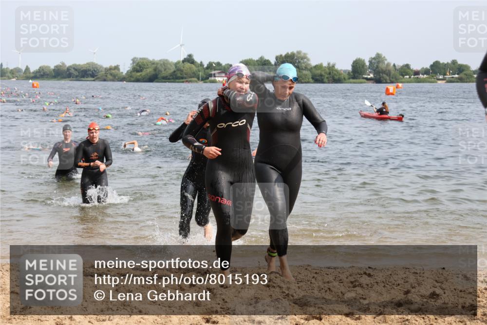 15.06.2025 - 27. Vierlanden-Triathlon Lena Gebhardt http://msf.ph/oto/8015193 15.06.2025 10:14:54 Schwimmen 476, 521, 525, 528, 559, 570, 592, 593, 605, 608, 1397 meine-sportfotos.de