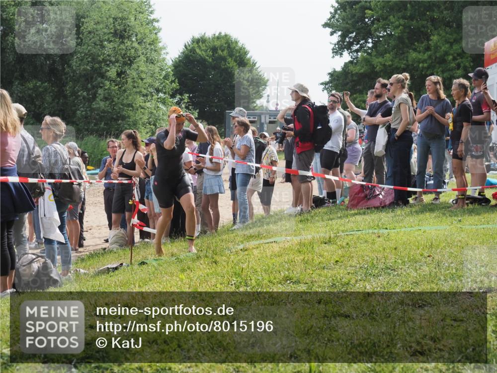 15.06.2025 - 27. Vierlanden-Triathlon KatJ http://msf.ph/oto/8015196 15.06.2025 10:15:29 Schwimmen 508, 542, 554, 579, 613, 620, 631 meine-sportfotos.de