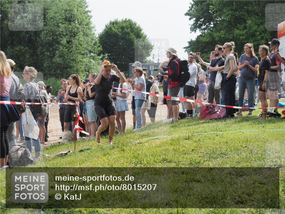 15.06.2025 - 27. Vierlanden-Triathlon KatJ http://msf.ph/oto/8015207 15.06.2025 10:15:30 Schwimmen 508, 511, 542, 554, 579, 613, 620, 631 meine-sportfotos.de