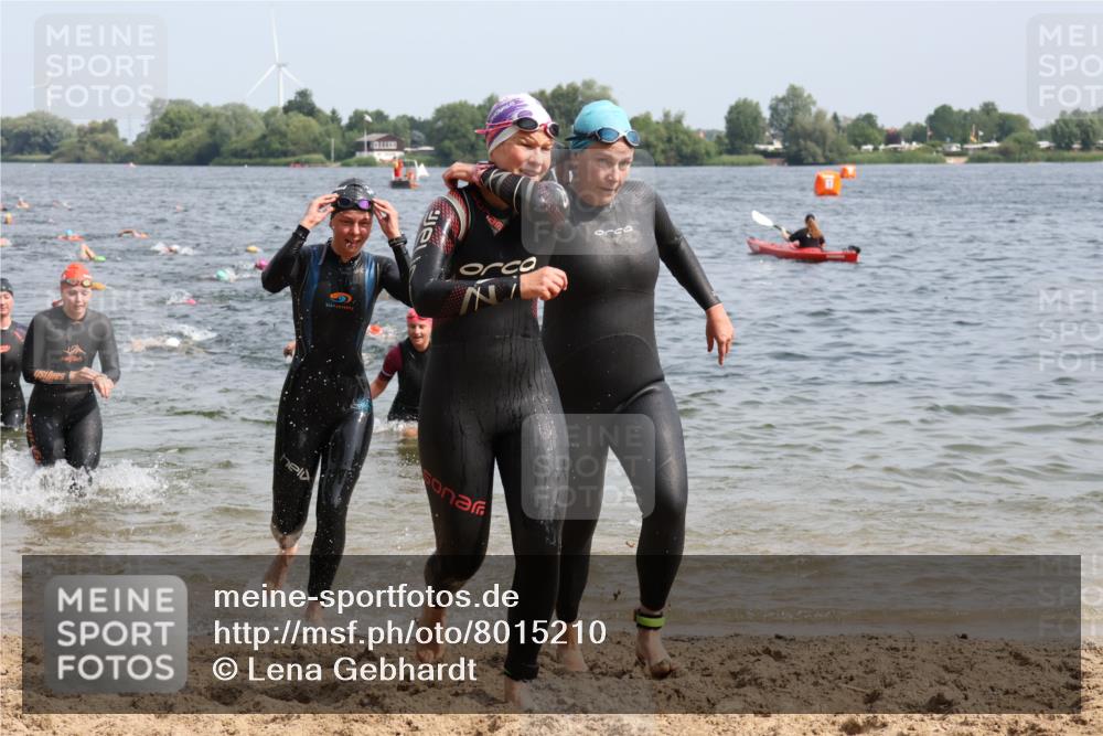 15.06.2025 - 27. Vierlanden-Triathlon Lena Gebhardt http://msf.ph/oto/8015210 15.06.2025 10:14:54 Schwimmen 476, 521, 525, 528, 559, 570, 592, 593, 605, 608, 1397 meine-sportfotos.de