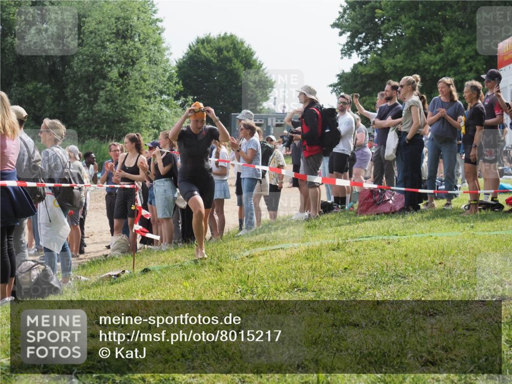 15.06.2025 - 27. Vierlanden-Triathlon KatJ http://msf.ph/oto/8015217 15.06.2025 10:15:30 Schwimmen 508, 511, 542, 554, 579, 613, 620, 631 meine-sportfotos.de