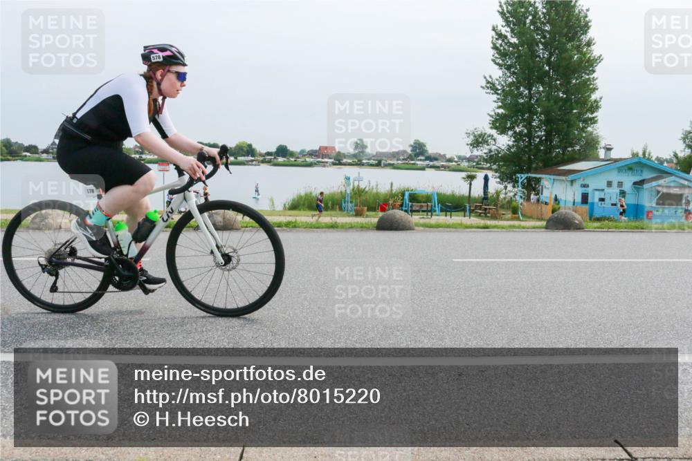 15.06.2025 - 27. Vierlanden-Triathlon H.Heesch http://msf.ph/oto/8015220 15.06.2025 11:12:43 Radfahren 500, 572, 578 meine-sportfotos.de