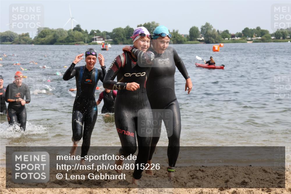 15.06.2025 - 27. Vierlanden-Triathlon Lena Gebhardt http://msf.ph/oto/8015226 15.06.2025 10:14:54 Schwimmen 476, 521, 525, 528, 559, 570, 592, 593, 605, 608, 1397 meine-sportfotos.de