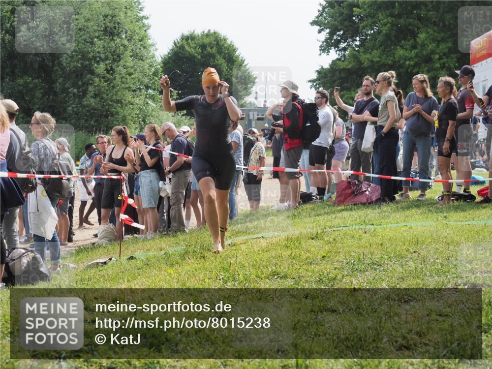 15.06.2025 - 27. Vierlanden-Triathlon KatJ http://msf.ph/oto/8015238 15.06.2025 10:15:30 Schwimmen 508, 511, 542, 554, 579, 613, 620, 631 meine-sportfotos.de