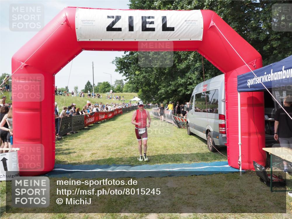 21.06.2025 - 27. Vierlanden-Triathlon MichiJ http://msf.ph/oto/8015245 15.06.2026 11:32:00 Ziel 399 meine-sportfotos.de