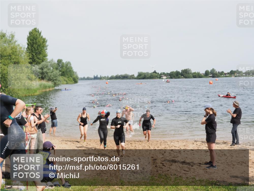 21.06.2025 - 27. Vierlanden-Triathlon MichiJ http://msf.ph/oto/8015261 15.06.2026 10:16:27 Schwimmen 477, 487, 491, 494, 499, 523, 526, 549, 574, 614, 634 meine-sportfotos.de
