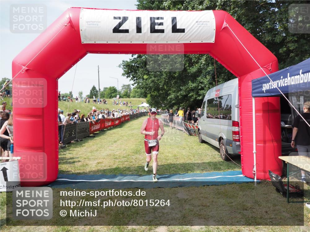 21.06.2025 - 27. Vierlanden-Triathlon MichiJ http://msf.ph/oto/8015264 15.06.2026 11:32:00 Ziel 399 meine-sportfotos.de