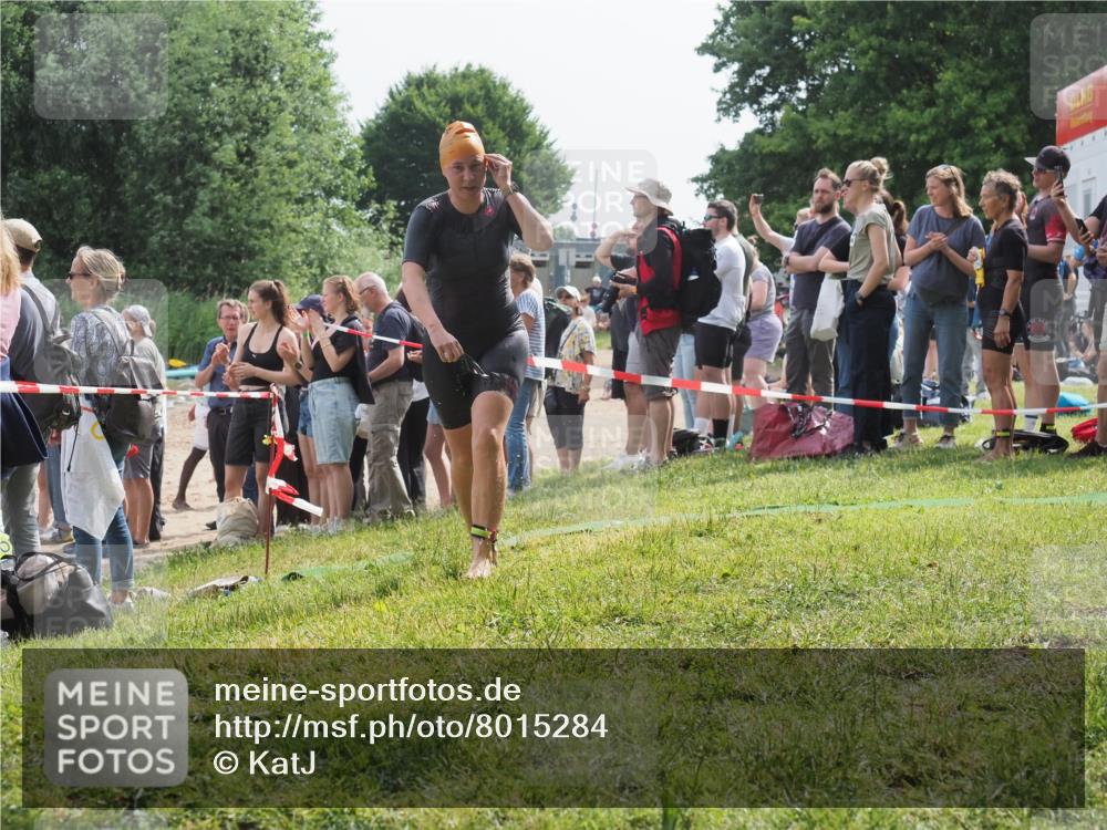 15.06.2025 - 27. Vierlanden-Triathlon KatJ http://msf.ph/oto/8015284 15.06.2025 10:15:31 Schwimmen 508, 511, 542, 554, 579, 613, 620, 631 meine-sportfotos.de