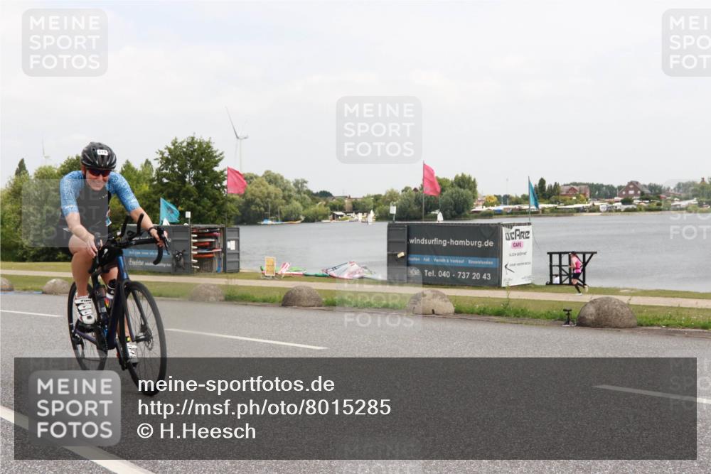 21.06.2025 - 27. Vierlanden-Triathlon H.Heesch http://msf.ph/oto/8015285 15.06.2025 12:02:38 Radfahren 219, 876, 944 meine-sportfotos.de