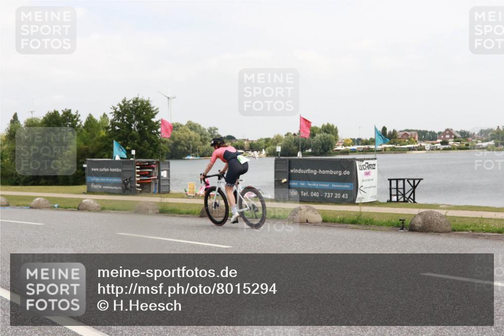 21.06.2025 - 27. Vierlanden-Triathlon H.Heesch http://msf.ph/oto/8015294 15.06.2025 12:02:44 Radfahren 219, 815, 888, 944 meine-sportfotos.de