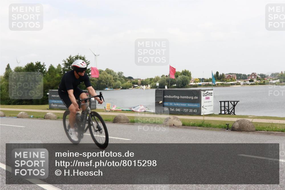 21.06.2025 - 27. Vierlanden-Triathlon H.Heesch http://msf.ph/oto/8015298 15.06.2025 12:02:46 Radfahren 815, 834, 888, 965 meine-sportfotos.de