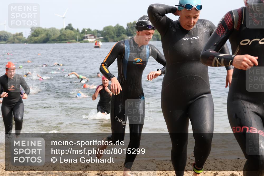 15.06.2025 - 27. Vierlanden-Triathlon Lena Gebhardt http://msf.ph/oto/8015299 15.06.2025 10:14:56 Schwimmen 476, 521, 525, 528, 570, 592, 593, 597, 605, 608, 1397 meine-sportfotos.de