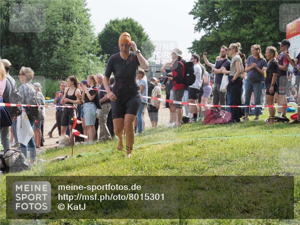 15.06.2025 - 27. Vierlanden-Triathlon KatJ http://msf.ph/oto/8015301 15.06.2025 10:15:31 Schwimmen 508, 511, 542, 554, 579, 613, 620, 631 meine-sportfotos.de