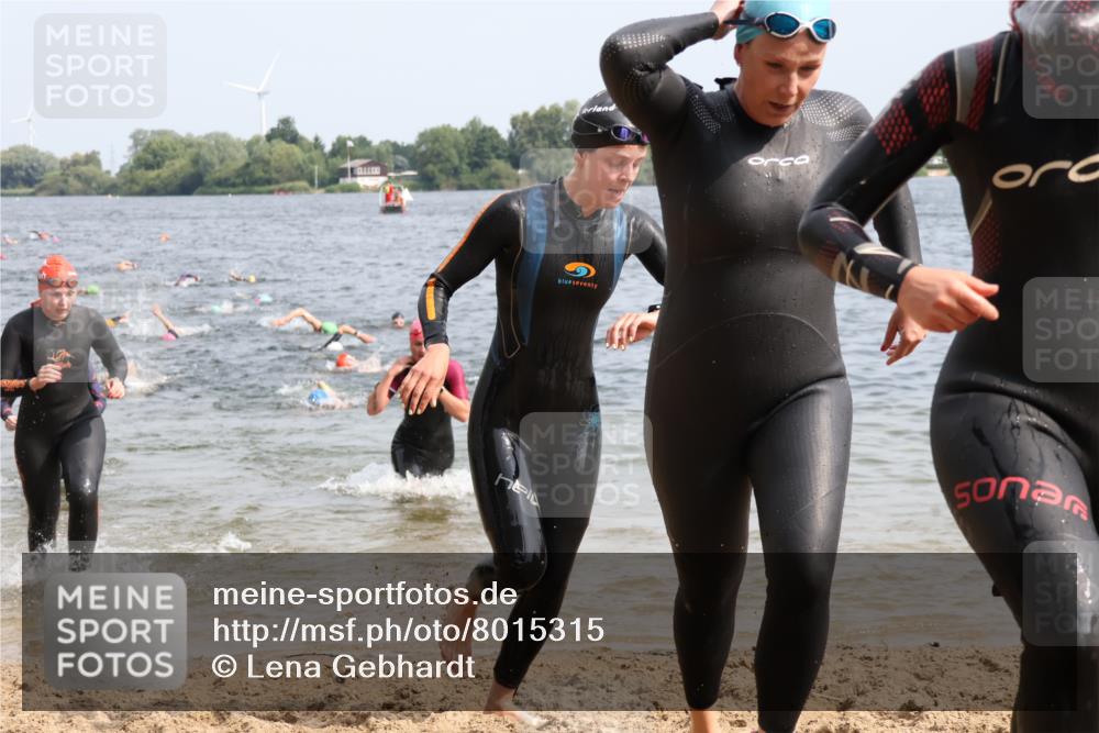 15.06.2025 - 27. Vierlanden-Triathlon Lena Gebhardt http://msf.ph/oto/8015315 15.06.2025 10:14:56 Schwimmen 476, 521, 525, 528, 570, 592, 593, 597, 605, 608, 1397 meine-sportfotos.de