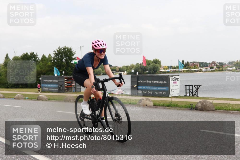 21.06.2025 - 27. Vierlanden-Triathlon H.Heesch http://msf.ph/oto/8015316 15.06.2025 12:02:49 Radfahren 815, 834, 888, 965 meine-sportfotos.de