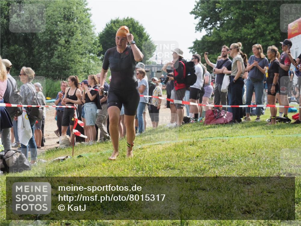 15.06.2025 - 27. Vierlanden-Triathlon KatJ http://msf.ph/oto/8015317 15.06.2025 10:15:31 Schwimmen 508, 511, 542, 554, 579, 613, 620, 631 meine-sportfotos.de