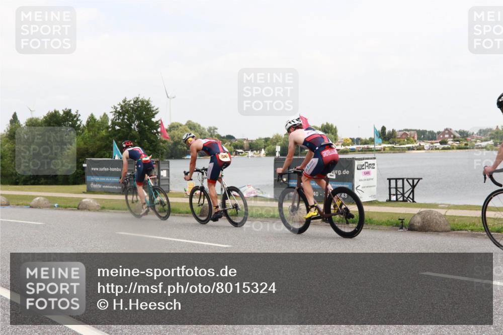 21.06.2025 - 27. Vierlanden-Triathlon H.Heesch http://msf.ph/oto/8015324 15.06.2025 12:02:55 Radfahren 984, 986, 988 meine-sportfotos.de