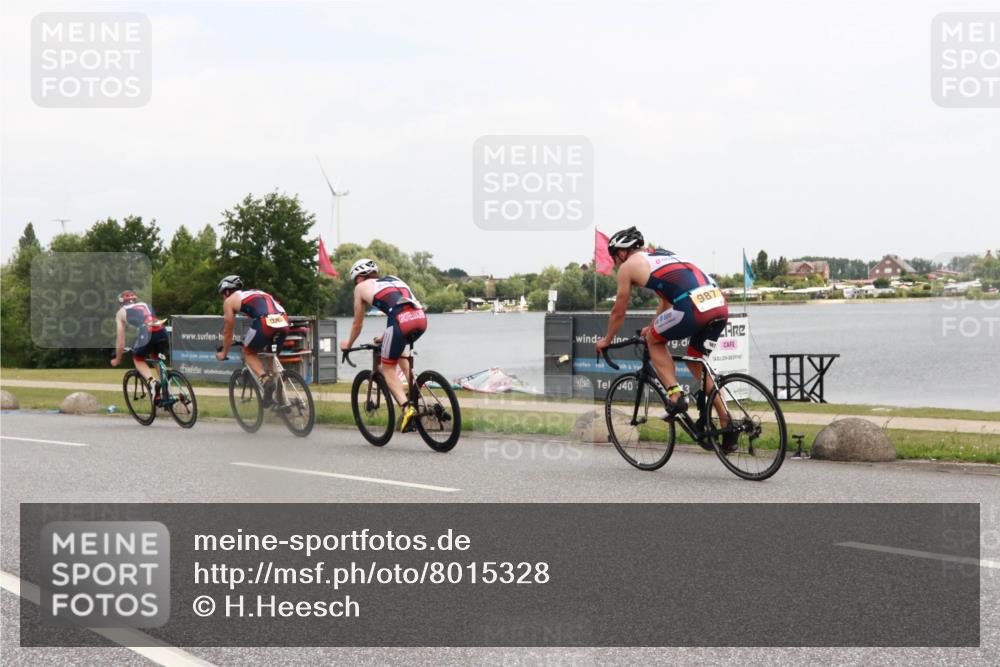 21.06.2025 - 27. Vierlanden-Triathlon H.Heesch http://msf.ph/oto/8015328 15.06.2025 12:02:55 Radfahren 984, 986, 988 meine-sportfotos.de