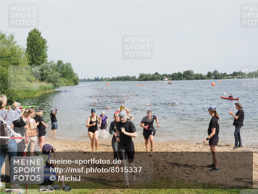 21.06.2025 - 27. Vierlanden-Triathlon MichiJ http://msf.ph/oto/8015337 15.06.2026 10:16:28 Schwimmen 477, 487, 491, 494, 499, 523, 526, 549, 574, 614, 634 meine-sportfotos.de