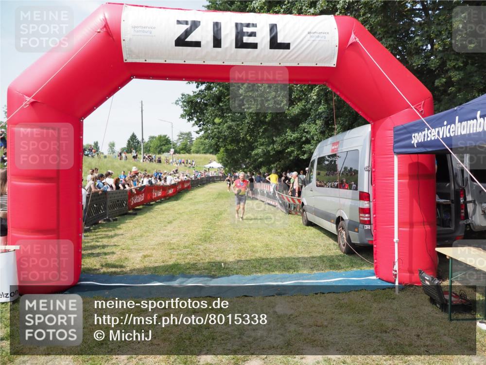 21.06.2025 - 27. Vierlanden-Triathlon MichiJ http://msf.ph/oto/8015338 15.06.2026 11:32:08 Ziel 183 meine-sportfotos.de