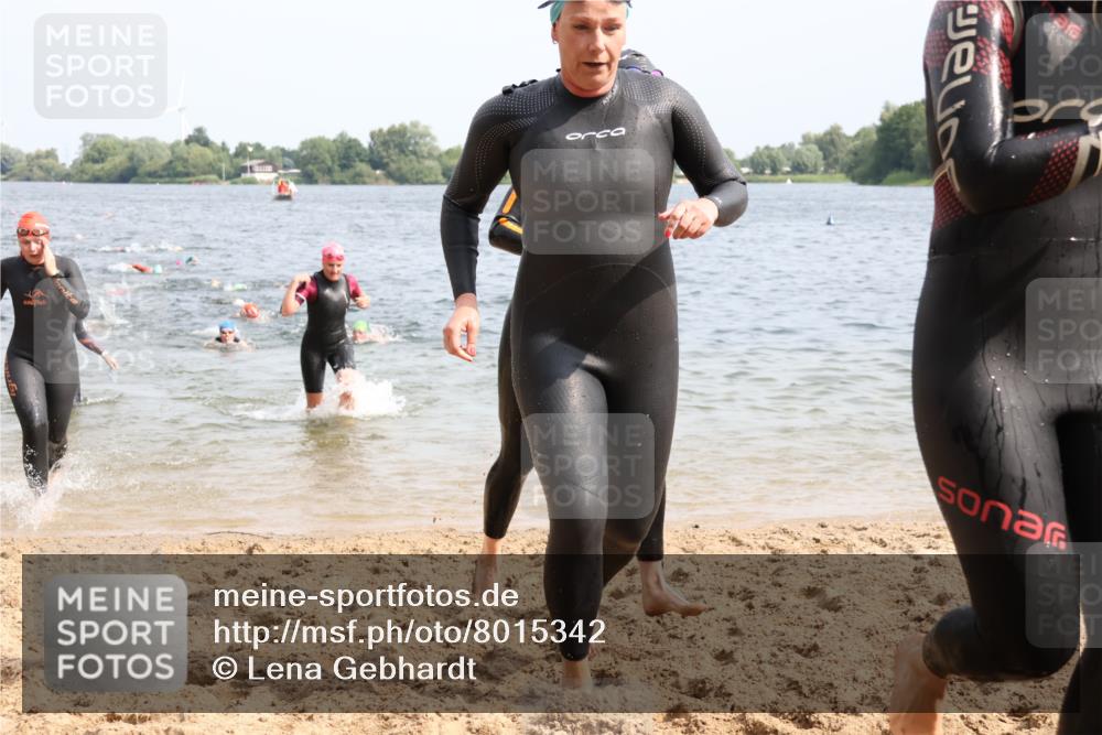 15.06.2025 - 27. Vierlanden-Triathlon Lena Gebhardt http://msf.ph/oto/8015342 15.06.2025 10:14:56 Schwimmen 476, 521, 525, 528, 570, 592, 593, 597, 605, 608, 1397 meine-sportfotos.de
