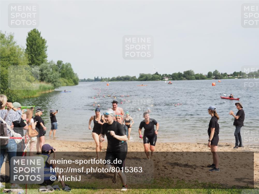 21.06.2025 - 27. Vierlanden-Triathlon MichiJ http://msf.ph/oto/8015363 15.06.2026 10:16:28 Schwimmen 477, 487, 491, 494, 499, 523, 526, 549, 574, 614, 634 meine-sportfotos.de