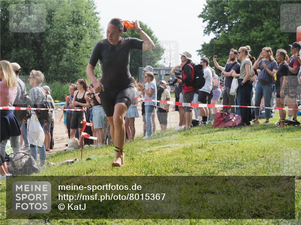 15.06.2025 - 27. Vierlanden-Triathlon KatJ http://msf.ph/oto/8015367 15.06.2025 10:15:31 Schwimmen 508, 511, 542, 554, 579, 613, 620, 631 meine-sportfotos.de