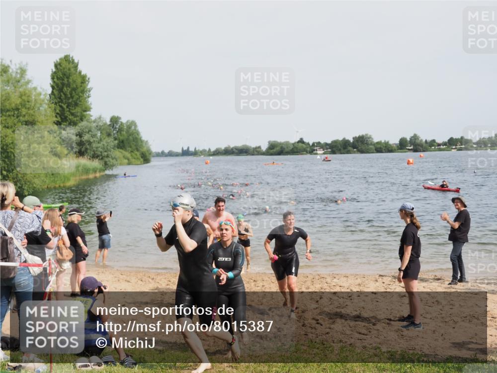 21.06.2025 - 27. Vierlanden-Triathlon MichiJ http://msf.ph/oto/8015387 15.06.2026 10:16:29 Schwimmen 477, 487, 491, 494, 499, 526, 549, 574, 614, 634 meine-sportfotos.de