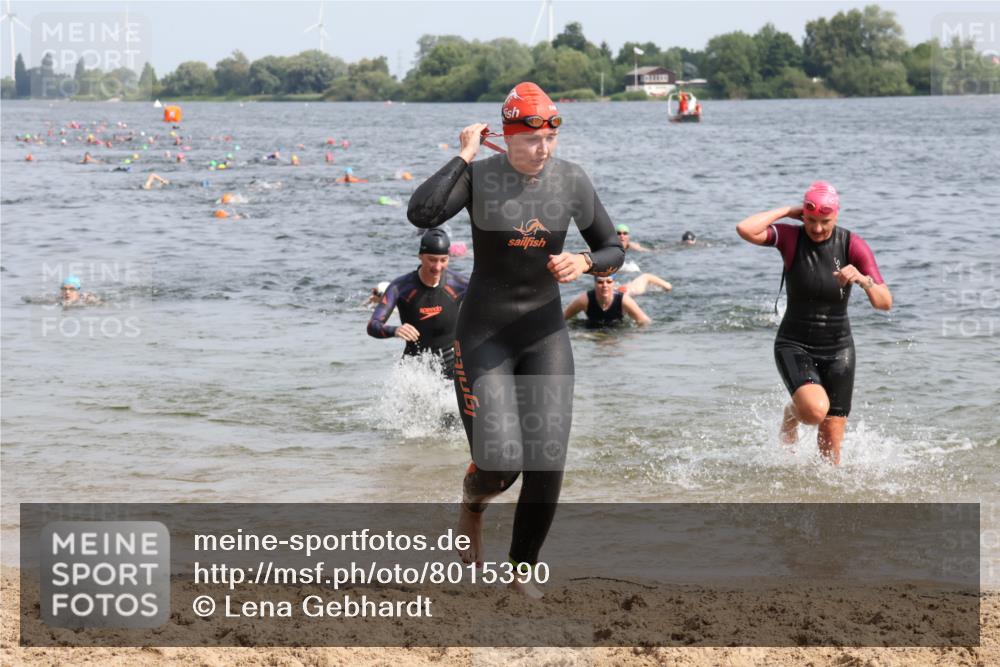 15.06.2025 - 27. Vierlanden-Triathlon Lena Gebhardt http://msf.ph/oto/8015390 15.06.2025 10:14:57 Schwimmen 476, 521, 525, 528, 570, 592, 593, 597, 605, 608, 1397 meine-sportfotos.de