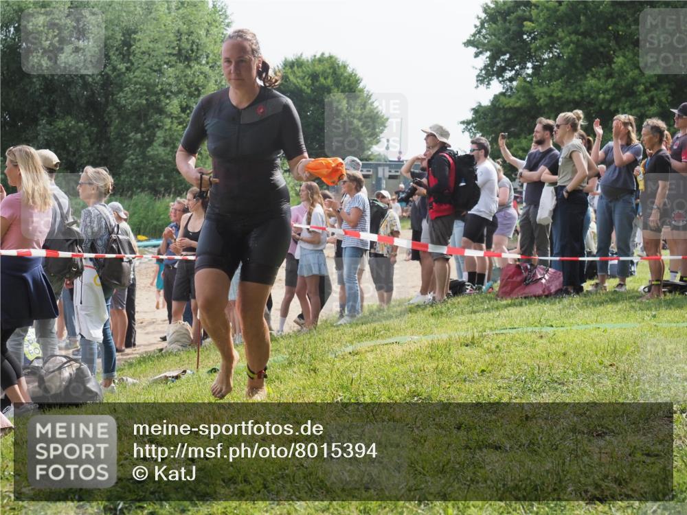 15.06.2025 - 27. Vierlanden-Triathlon KatJ http://msf.ph/oto/8015394 15.06.2025 10:15:32 Schwimmen 508, 511, 542, 554, 579, 613, 620, 631 meine-sportfotos.de