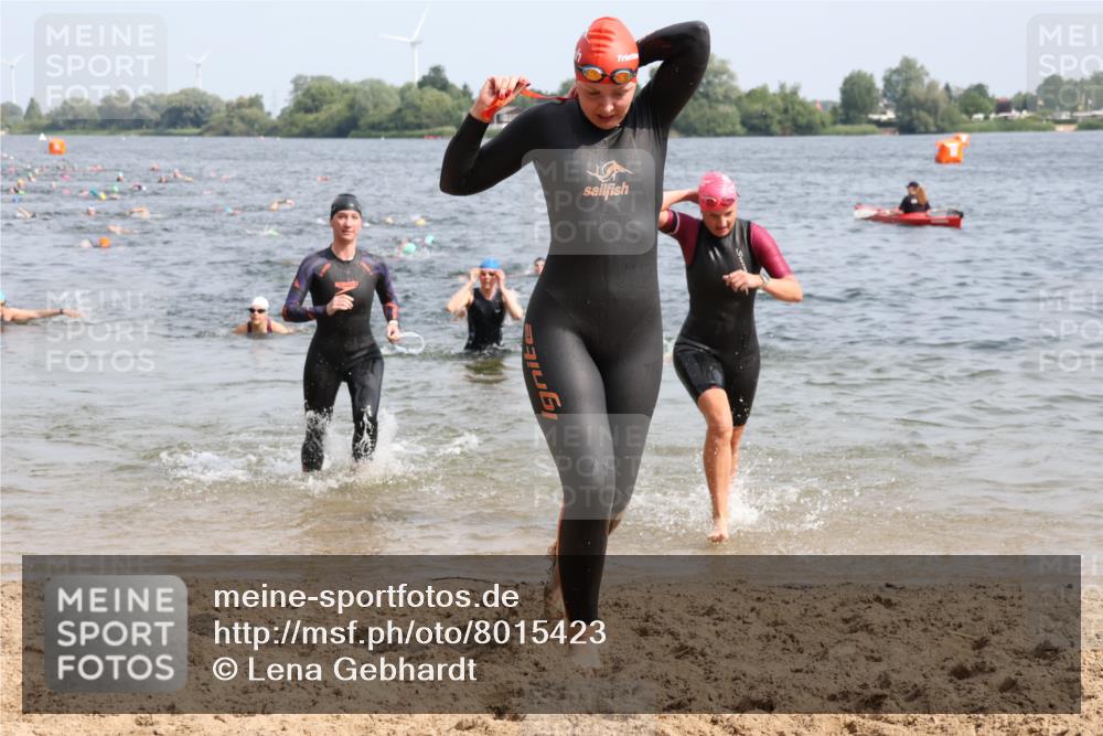 15.06.2025 - 27. Vierlanden-Triathlon Lena Gebhardt http://msf.ph/oto/8015423 15.06.2025 10:14:58 Schwimmen 476, 521, 525, 528, 570, 592, 593, 597, 605, 608, 1397 meine-sportfotos.de