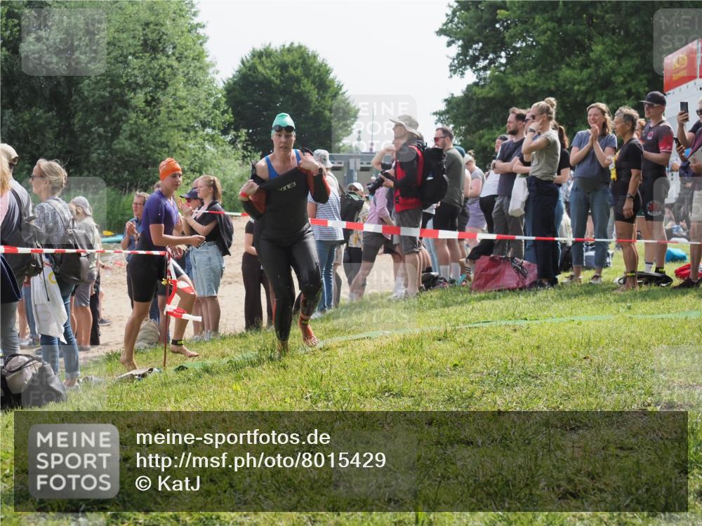 15.06.2025 - 27. Vierlanden-Triathlon KatJ http://msf.ph/oto/8015429 15.06.2025 10:15:35 Schwimmen 508, 511, 542, 554, 613, 620, 631 meine-sportfotos.de